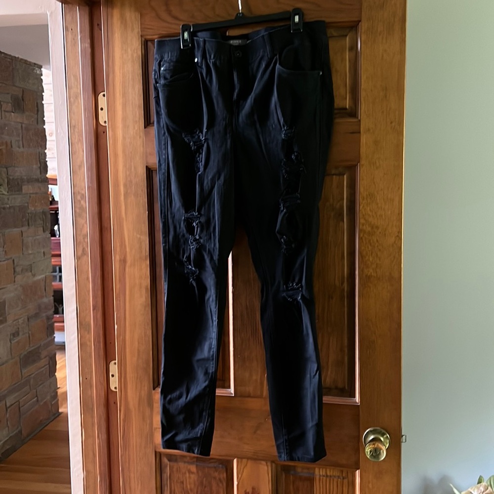 Stretch distressed jeans